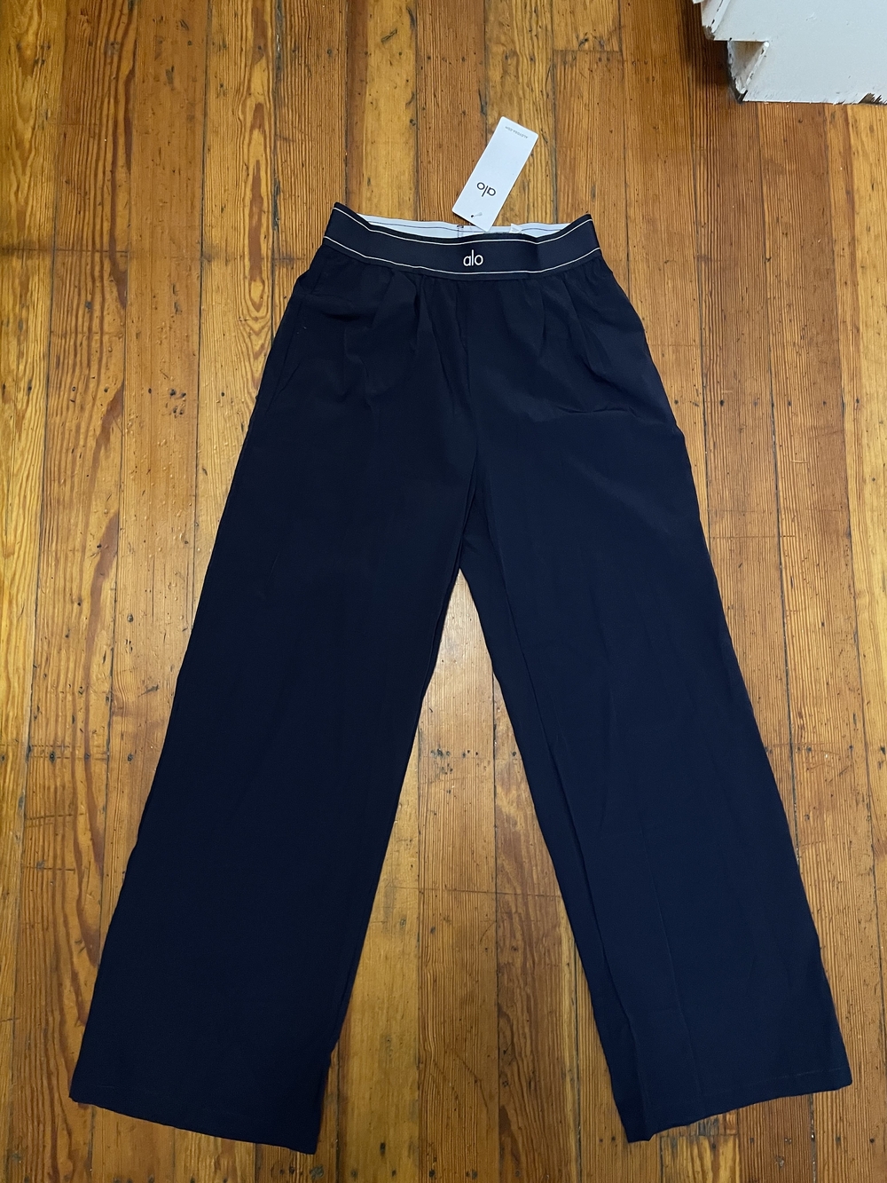 Alo Relaxed Regular Women Pants in Navy
